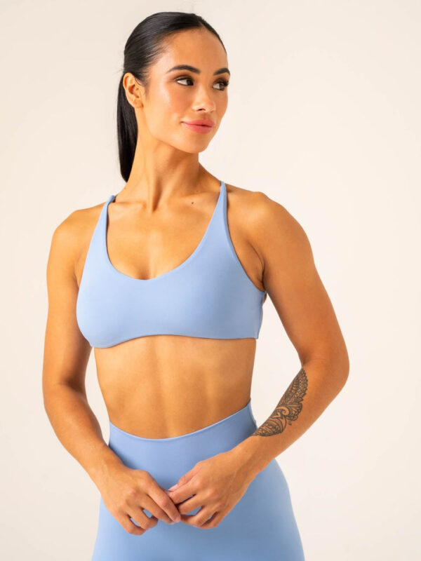 Low V-neck Embody Sports Crop - Image 12