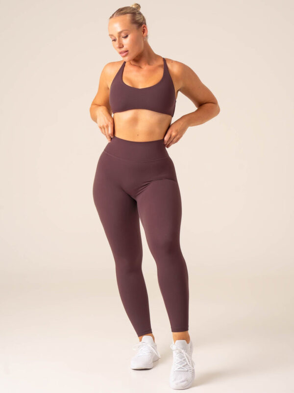 Low V-neck Embody Sports Crop - Image 43