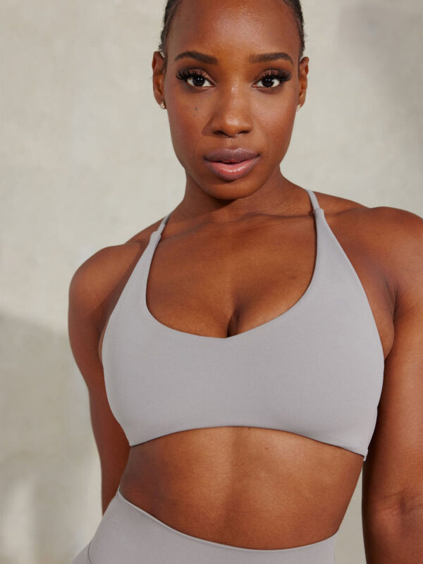 Low V-neck Embody Sports Crop - Image 45